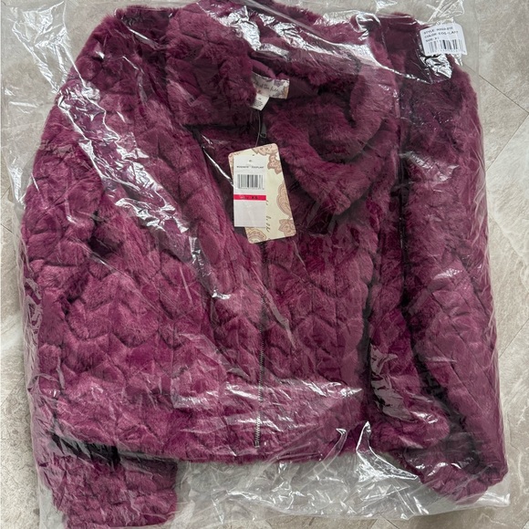 Band Of The Free Val Faux Fur Chevron Jacket Eggplant NWT Size XS - Picture 4 of 6